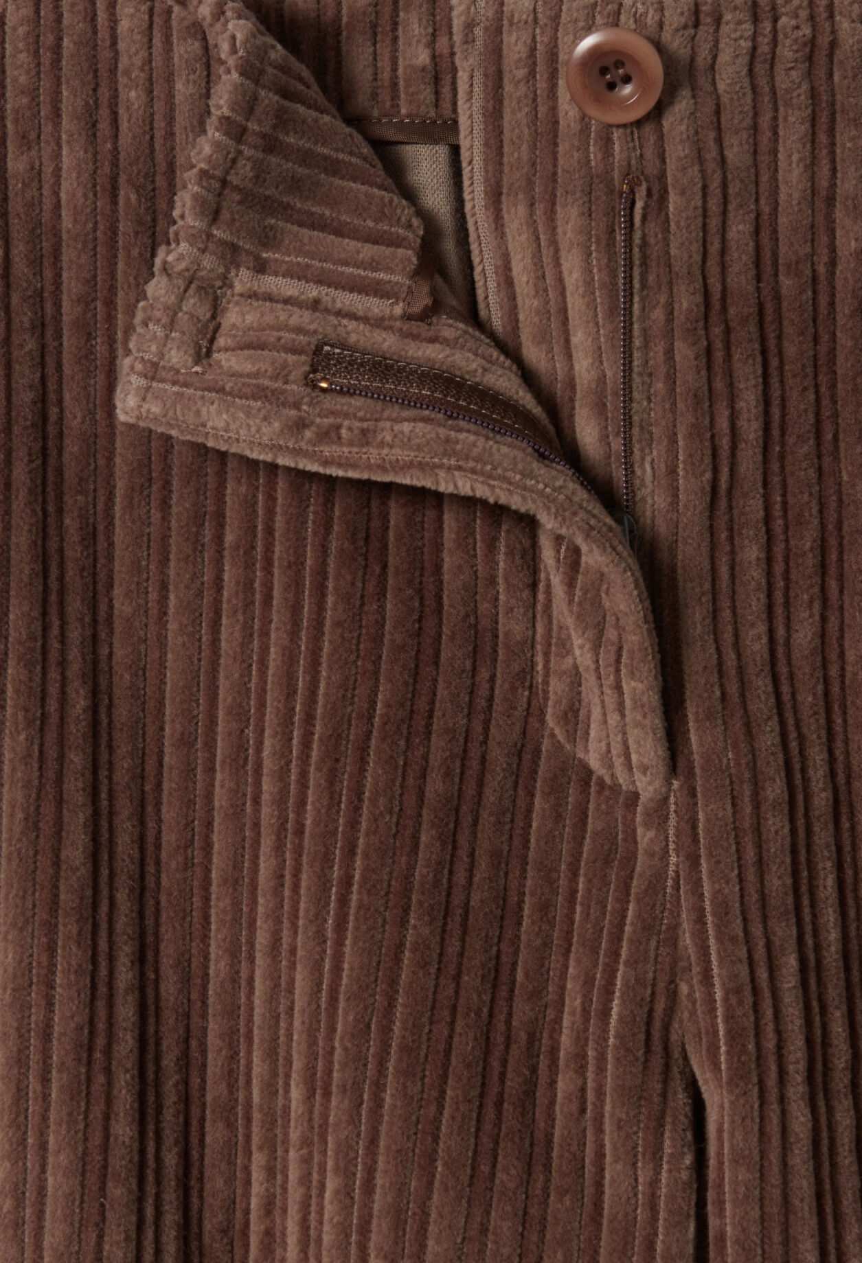 Weite Cargohose aus Cordvelours