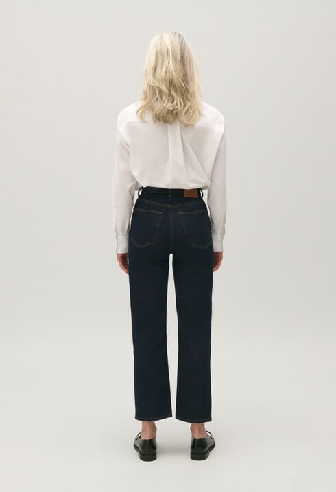Blaue Raw-Jeans