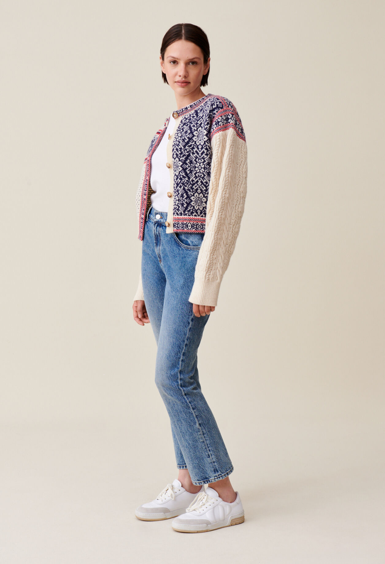 Strickjacke mit Zopfmuster