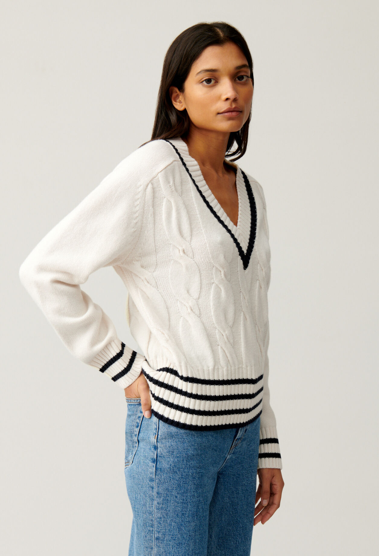 Strickpullover mit Zopfmuster in Beige