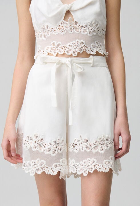 Kurze weite bestickte Shorts