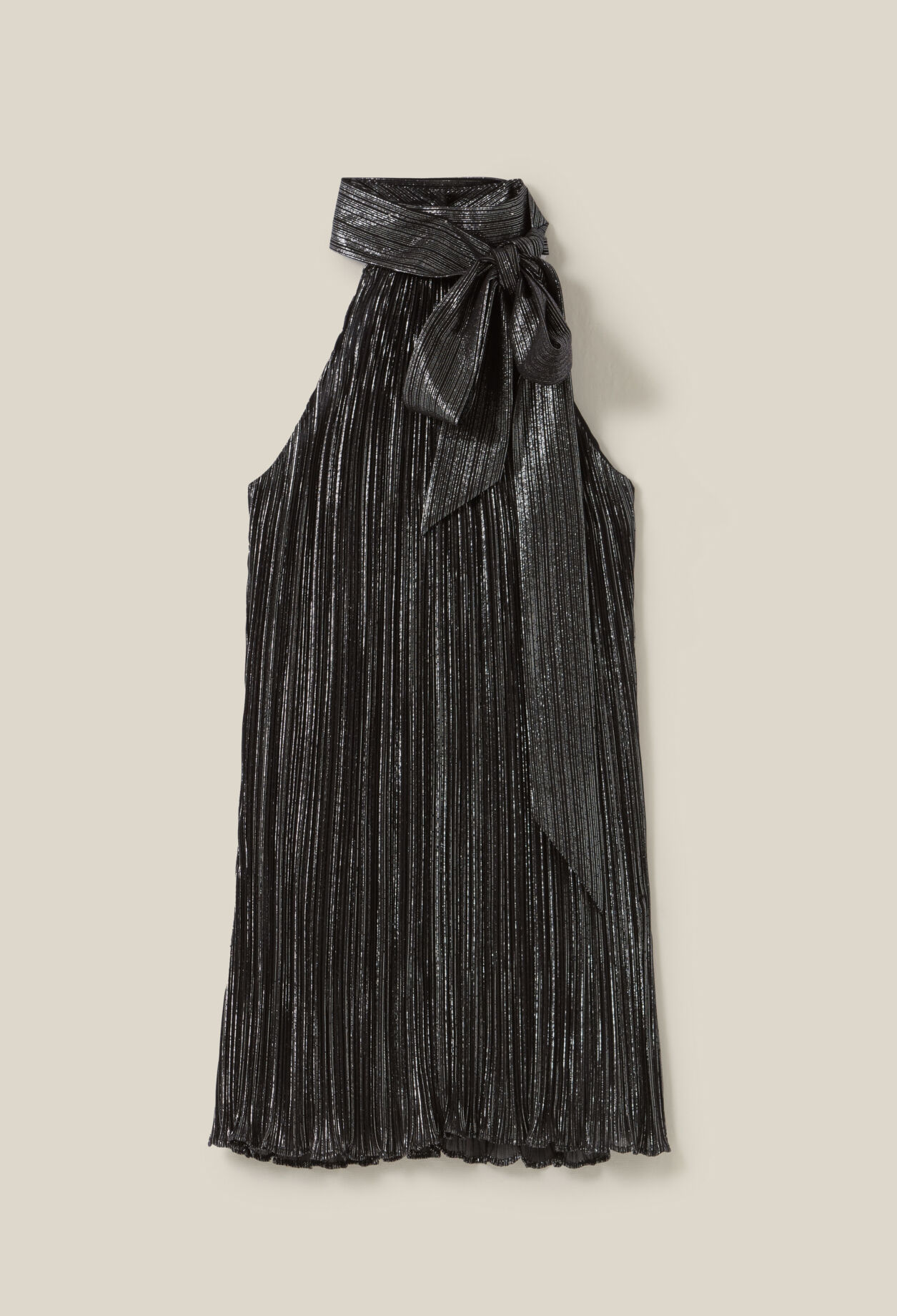 Kurzes silbernes Plissee-Kleid