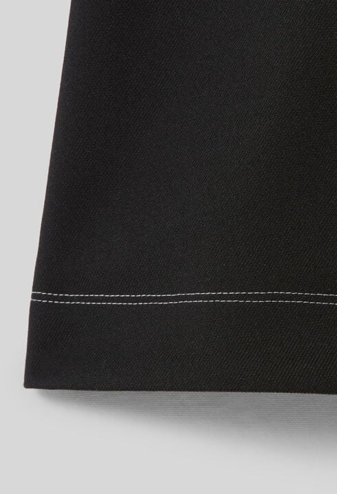 Gerader Rock mit Kontrastnähten