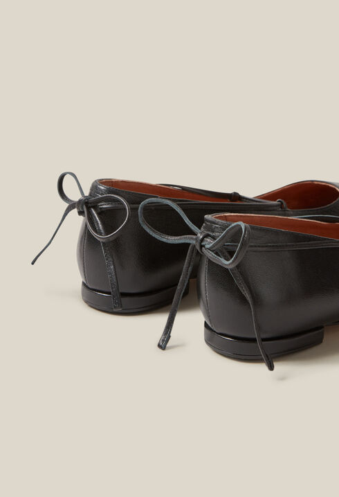 Schwarze Leder-Ballerinas