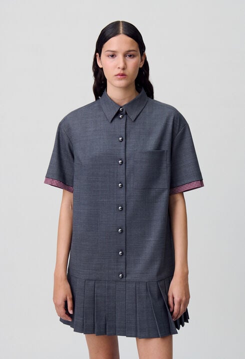 Plissiertes kurzes Kleid