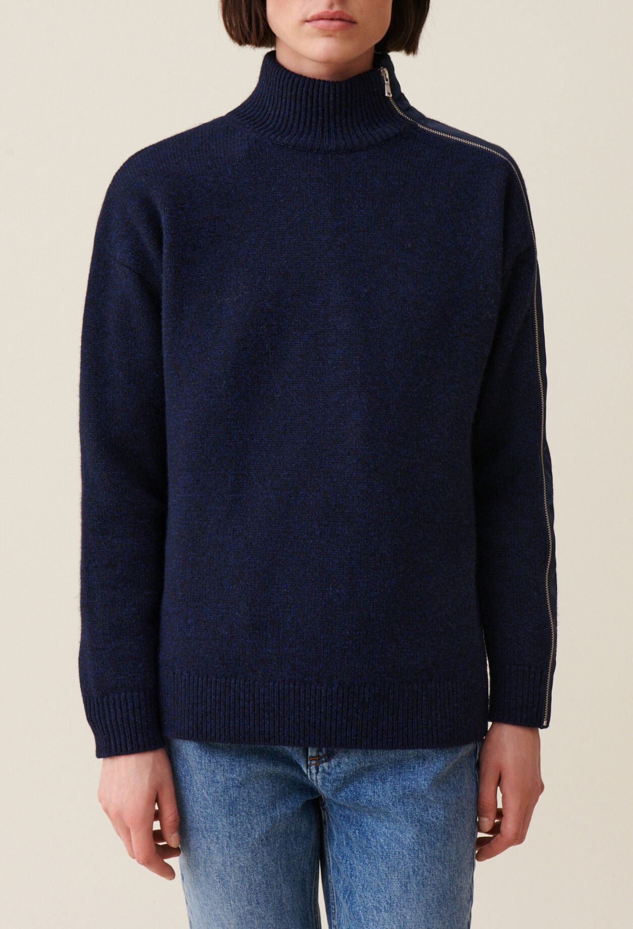 Dunkelblauer Zip-Pullover