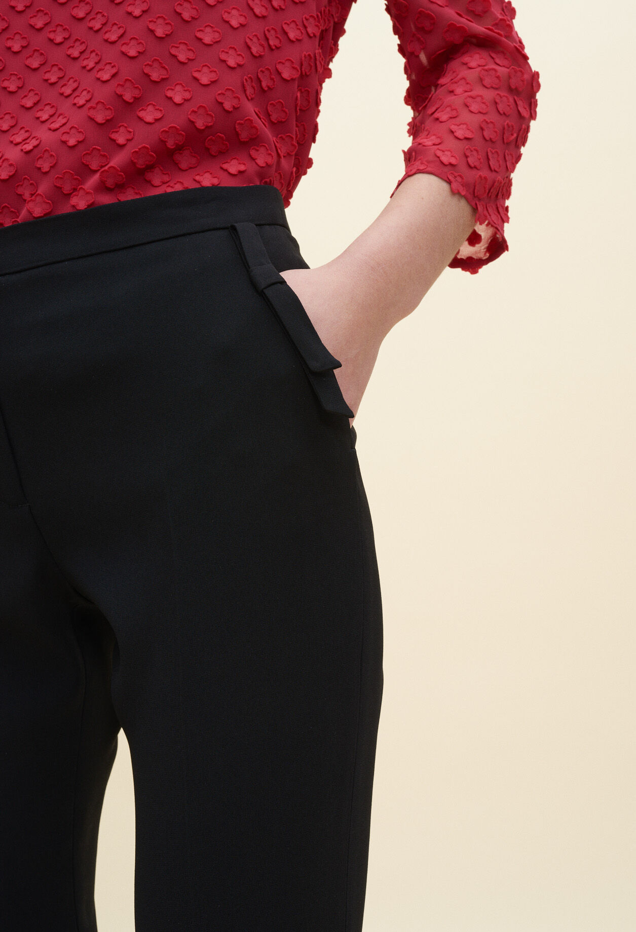 Hose mit Schleifendetails