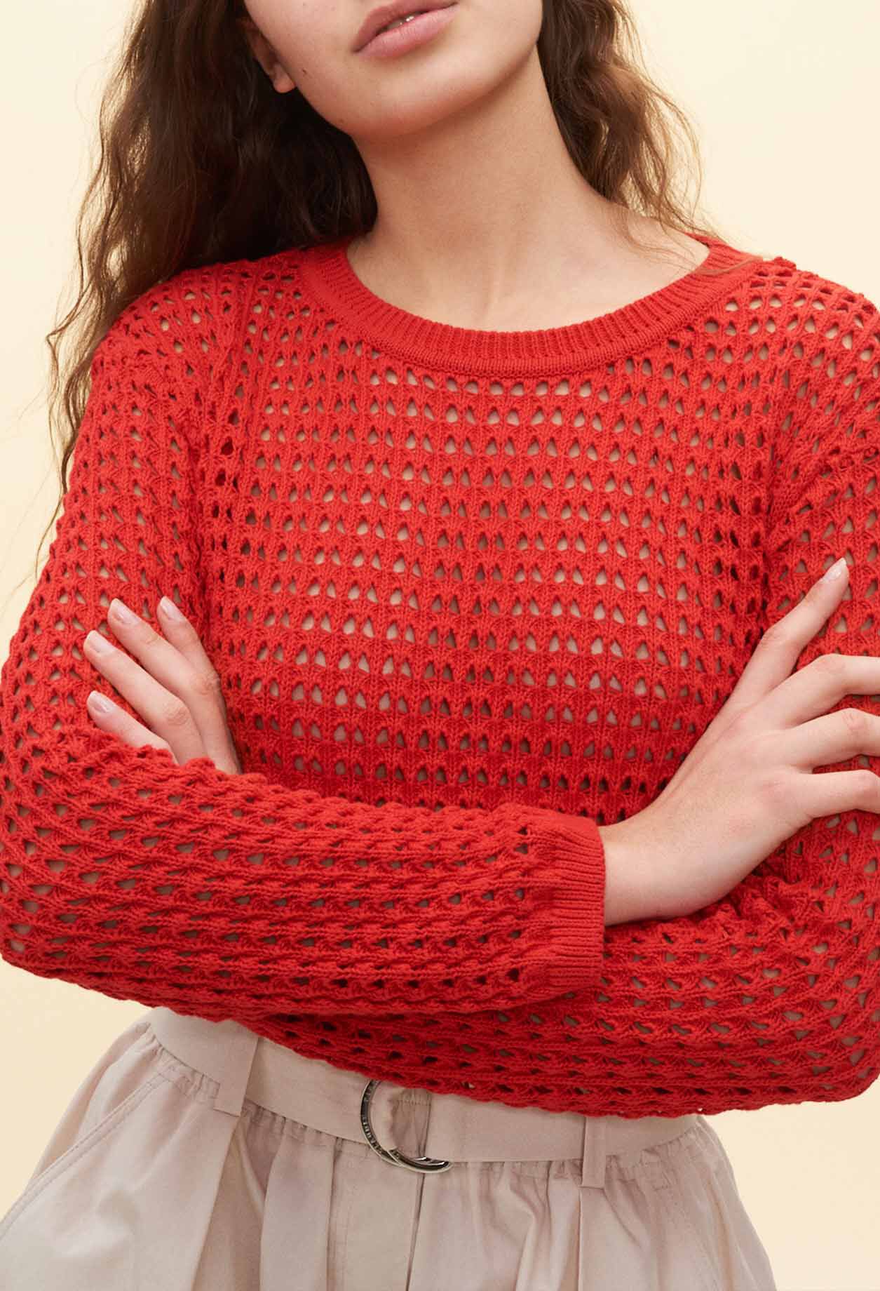 Roter Pullover mit Hohlsaum