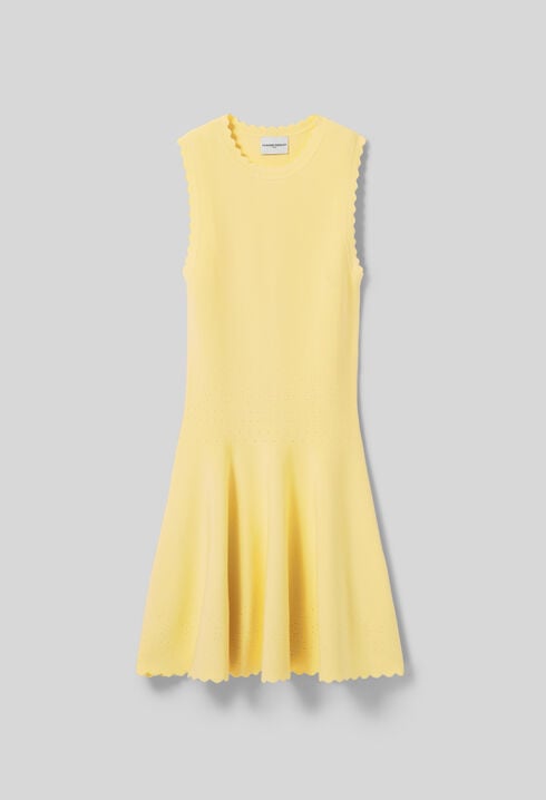 Kurzes Skaterkleid feinem Strick