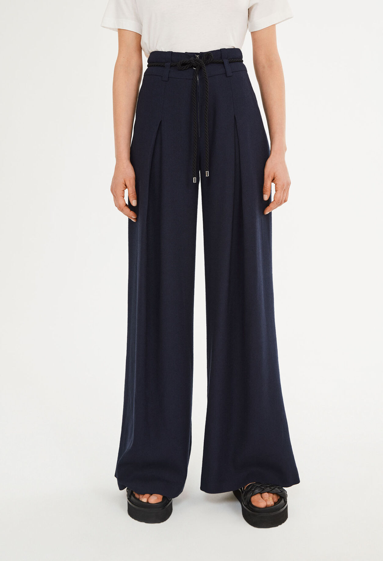 Lange Hose mit Kordelgürtel