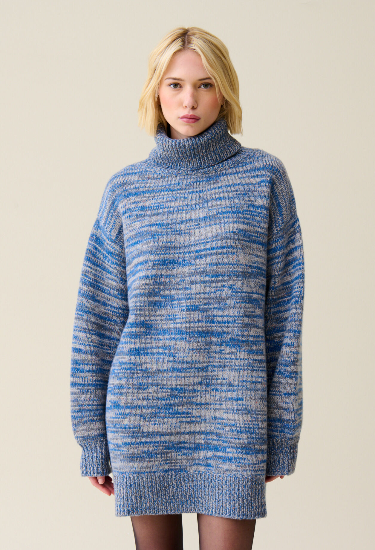 Kurzes Wollkleid Rollkragen