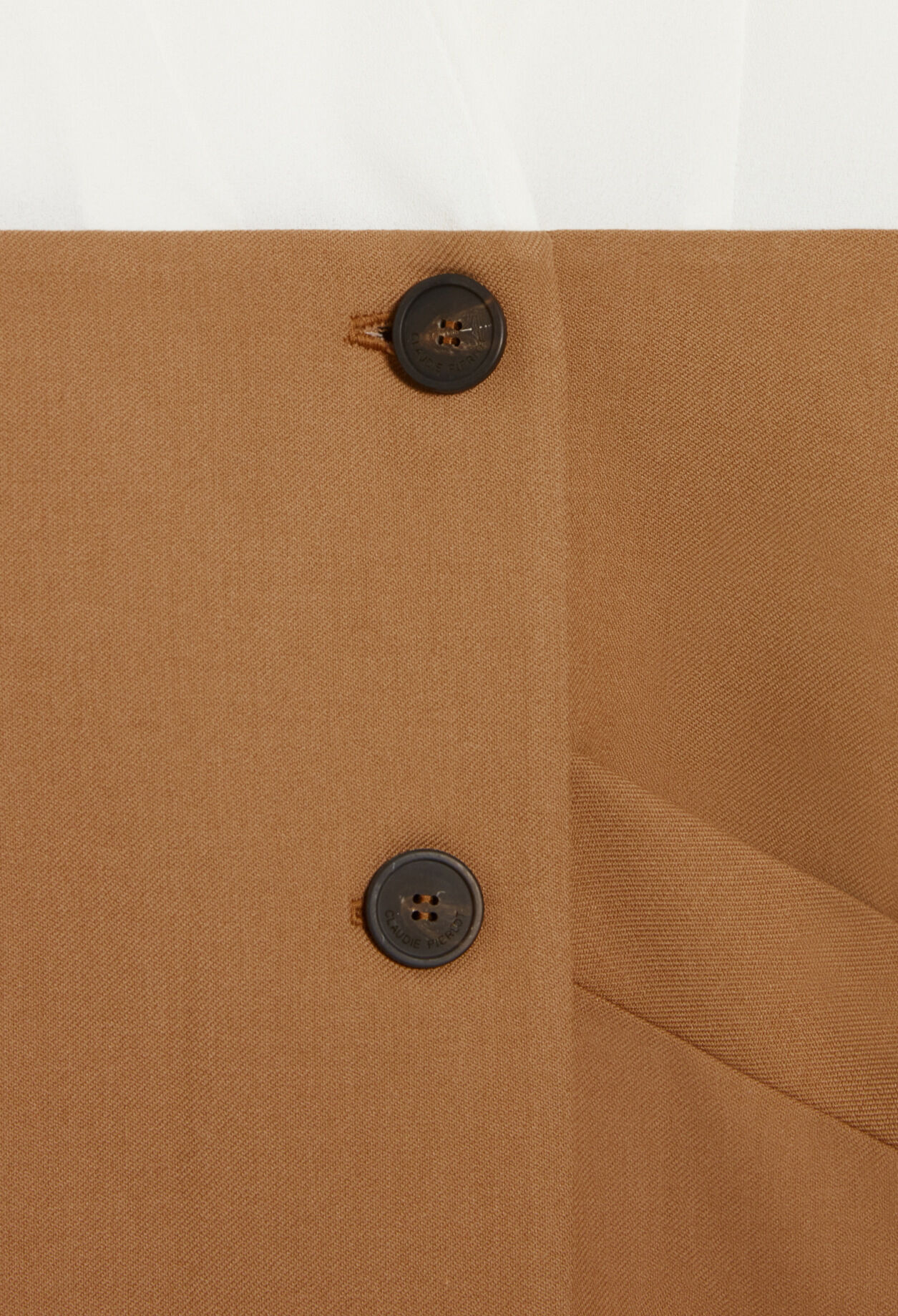 Kurzes, tailliertes Kleid, zweifarbig