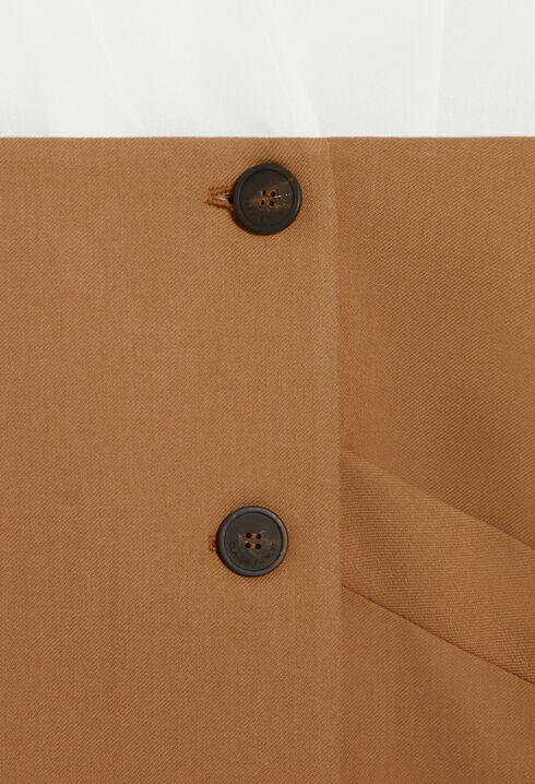 Kurzes, tailliertes Kleid, zweifarbig