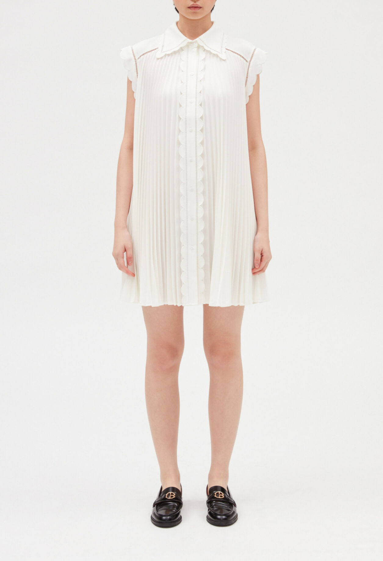 Kurzes plissiertes Kleid