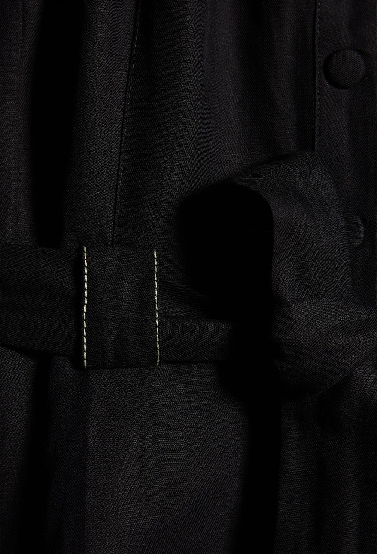 Kurzes, tailliertes Kleid