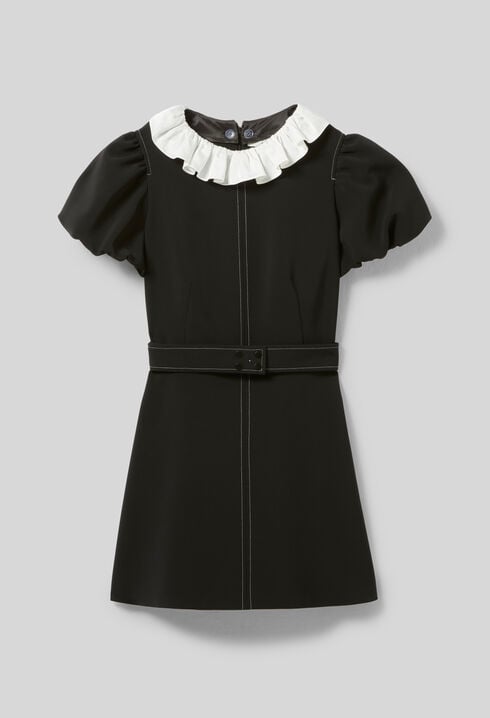 Kurzes Kleid mit Kragen