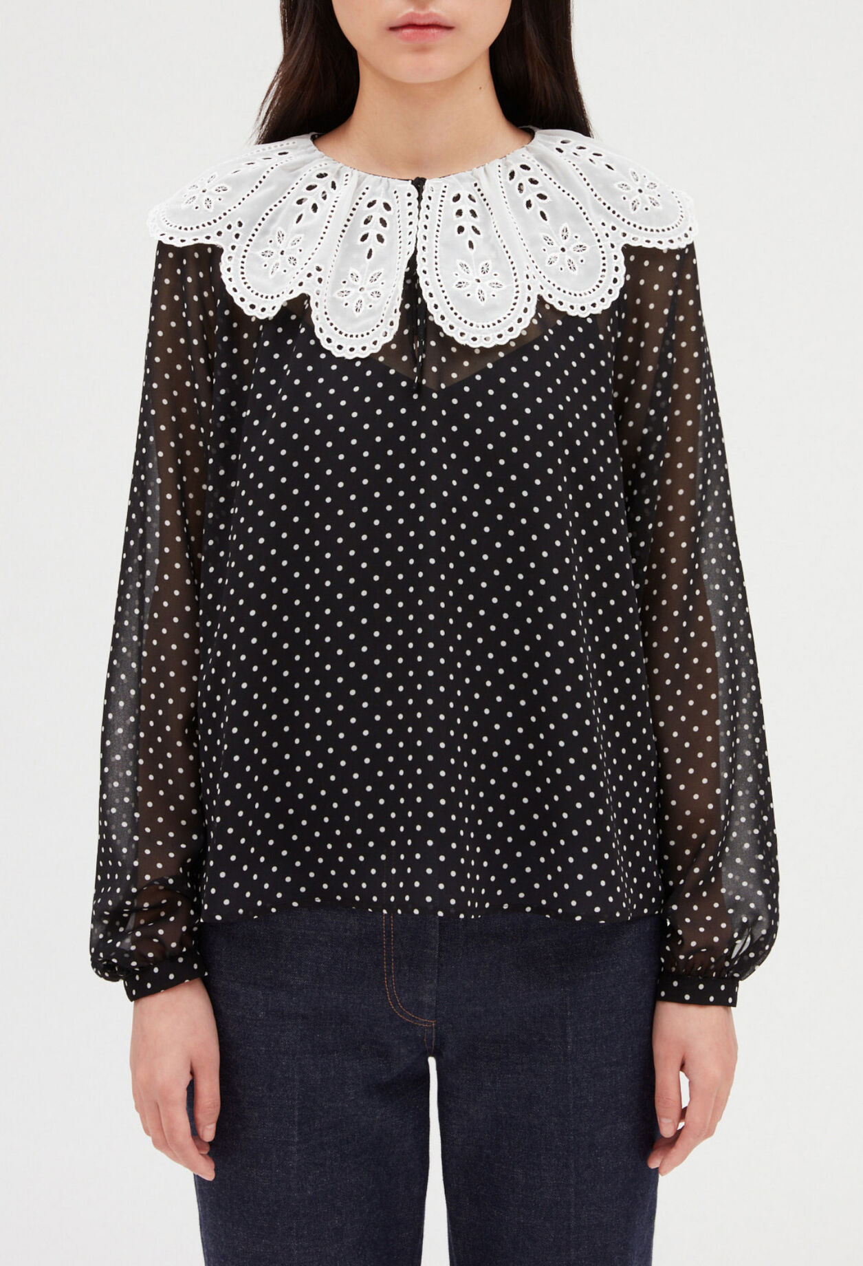 Gepunktete Bluse mit Bubikragen