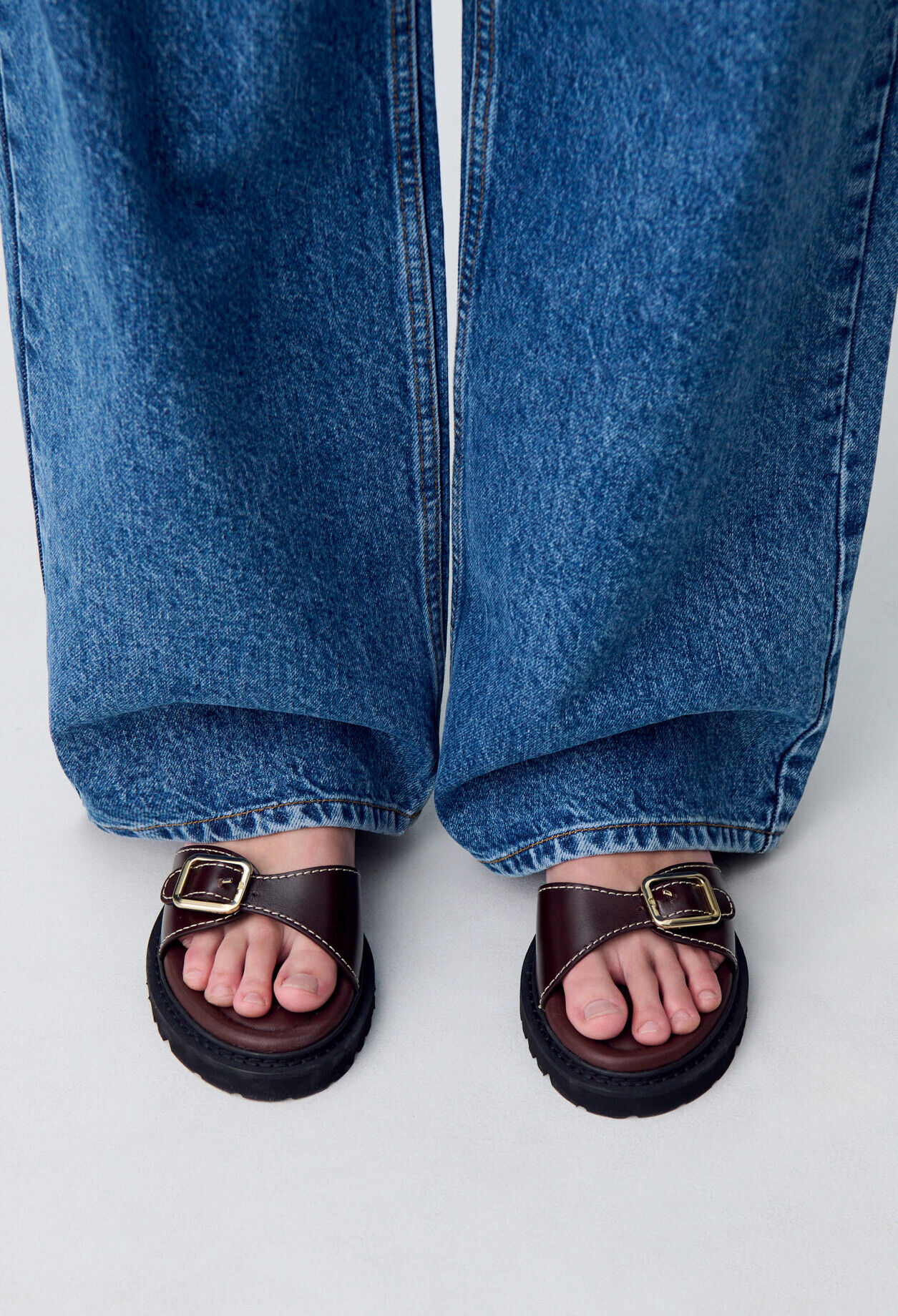 Leder-Sandalen mit Schnallen
