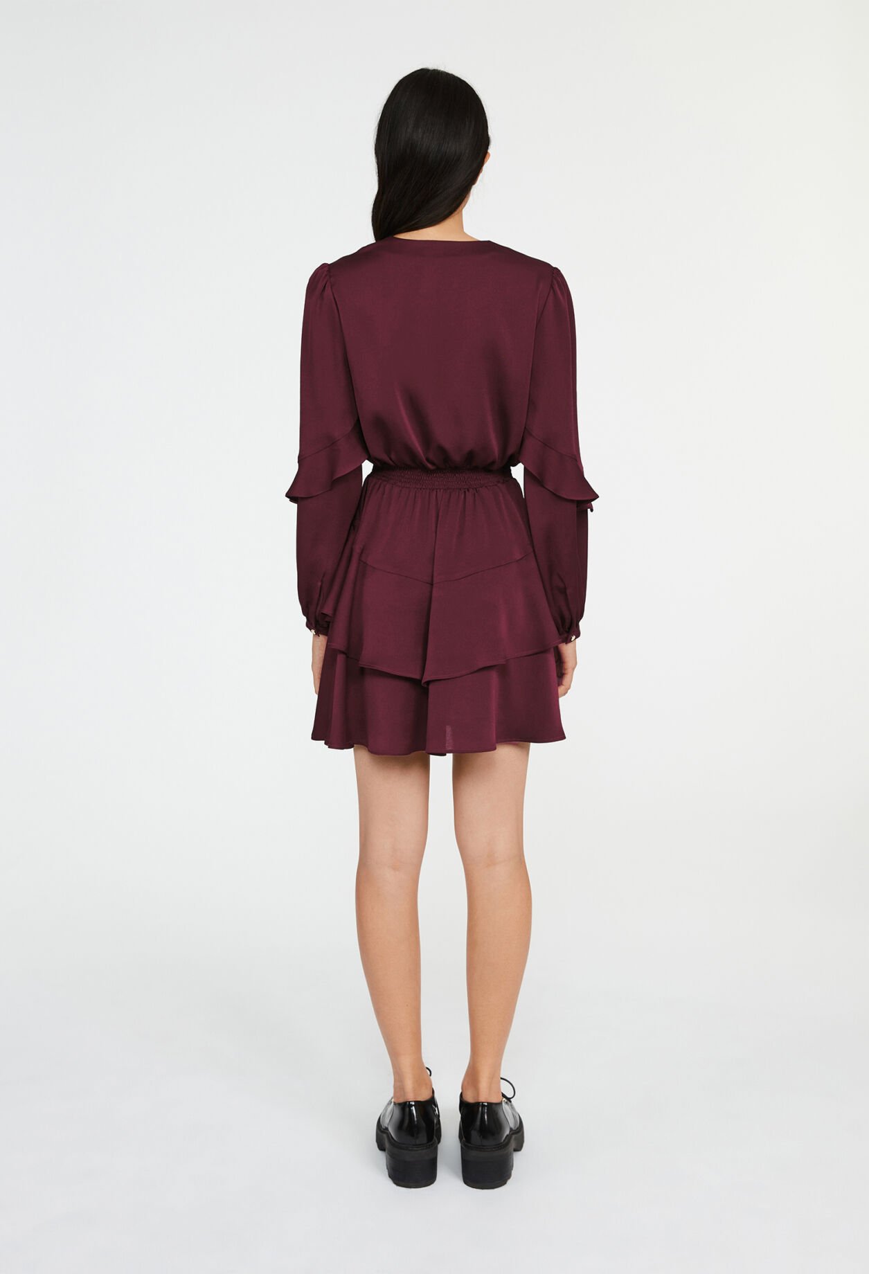 Dekolletiertes Kleid