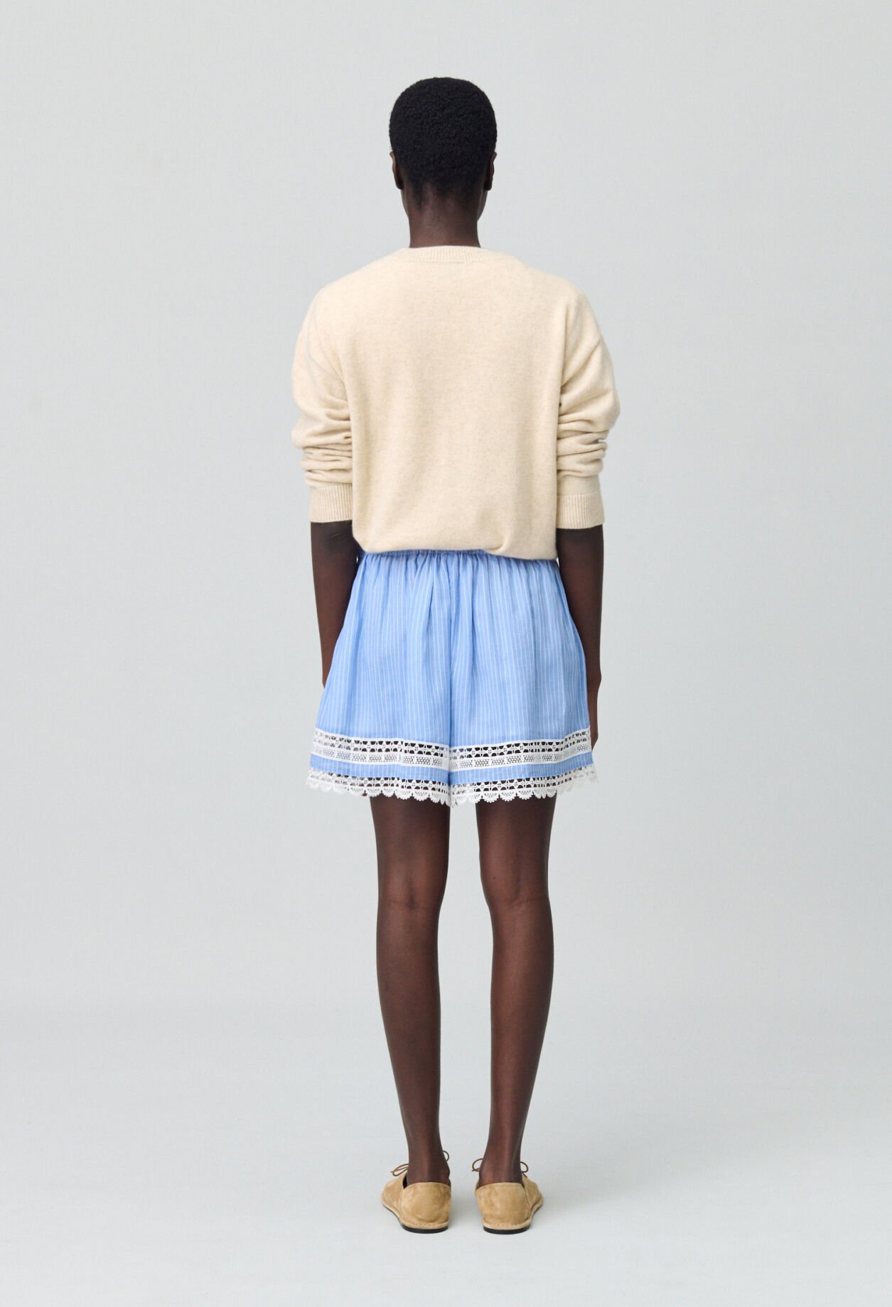 Gestreifte Shorts mit Spitze