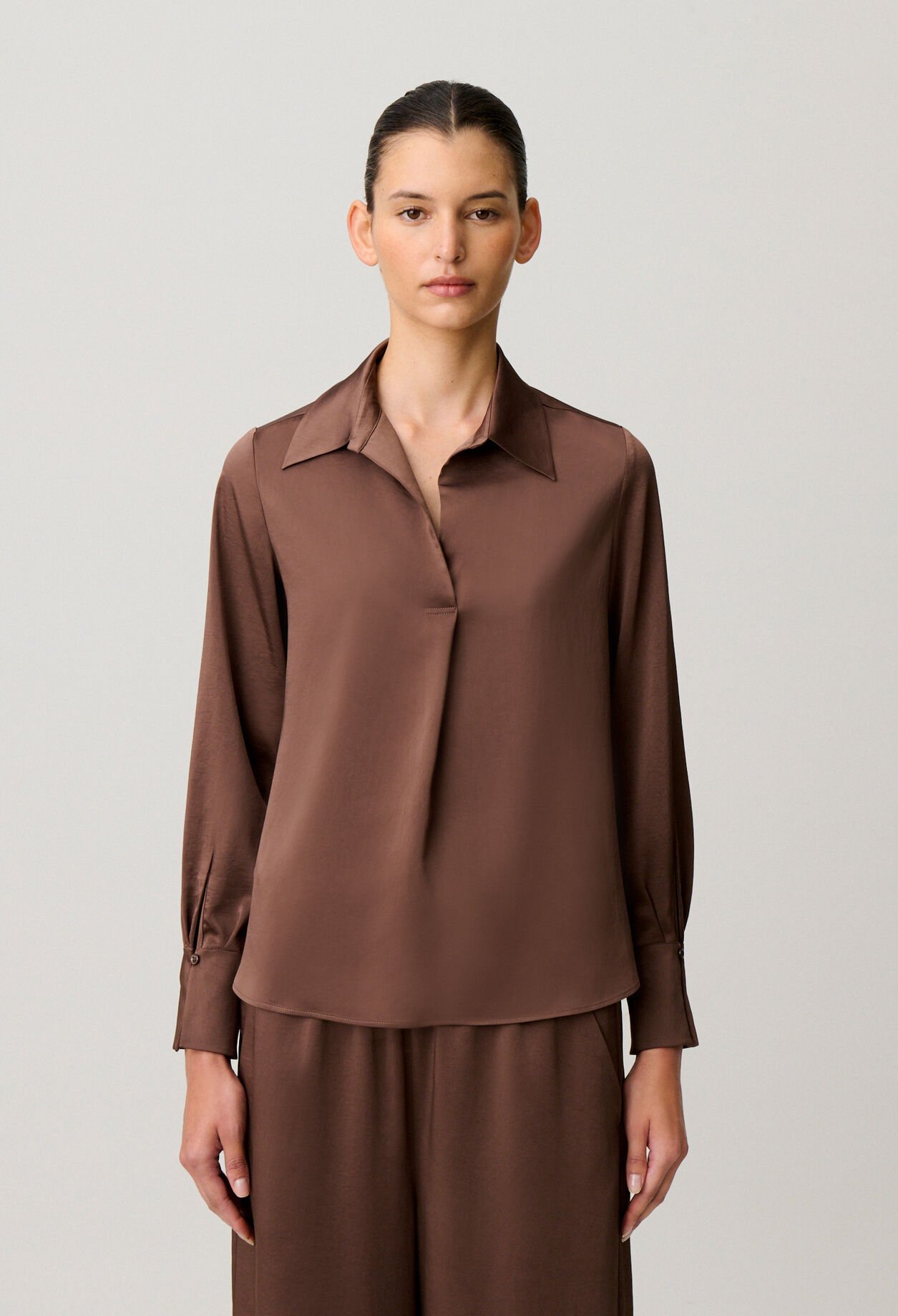 Flie&szlig;ende Bluse mit Kragen