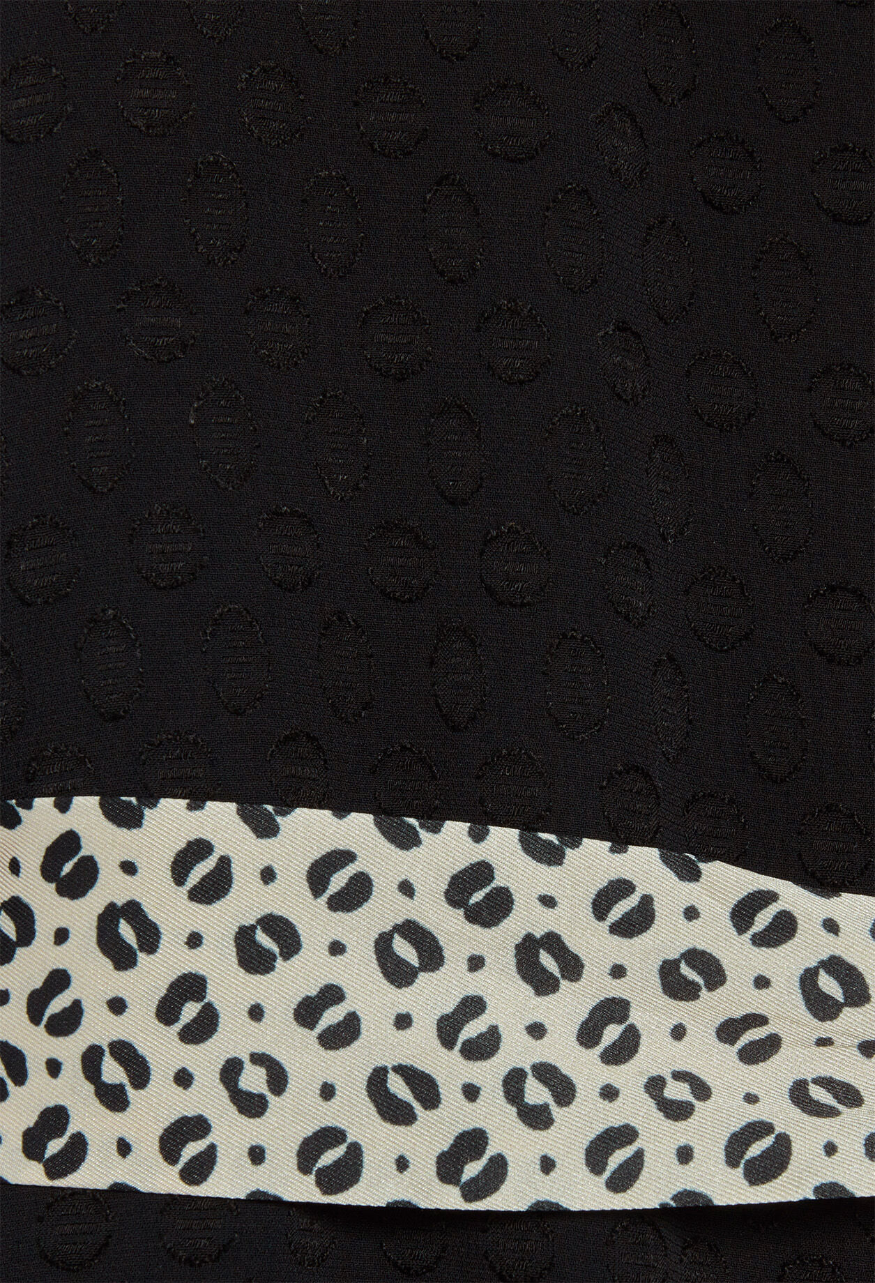 Kurzes schwarzes Kleid
