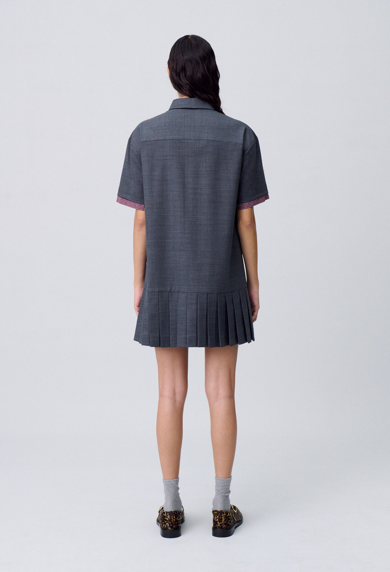 Plissiertes kurzes Kleid