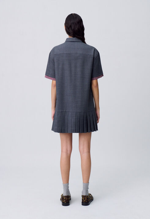 Plissiertes kurzes Kleid