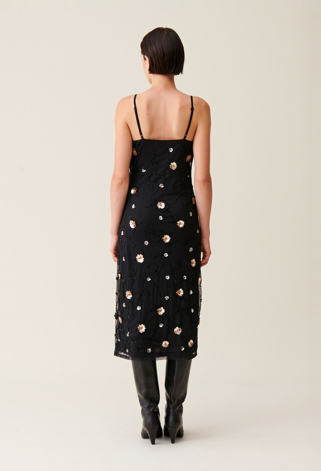 Langes flie&szlig;endes Kleid Pailletten