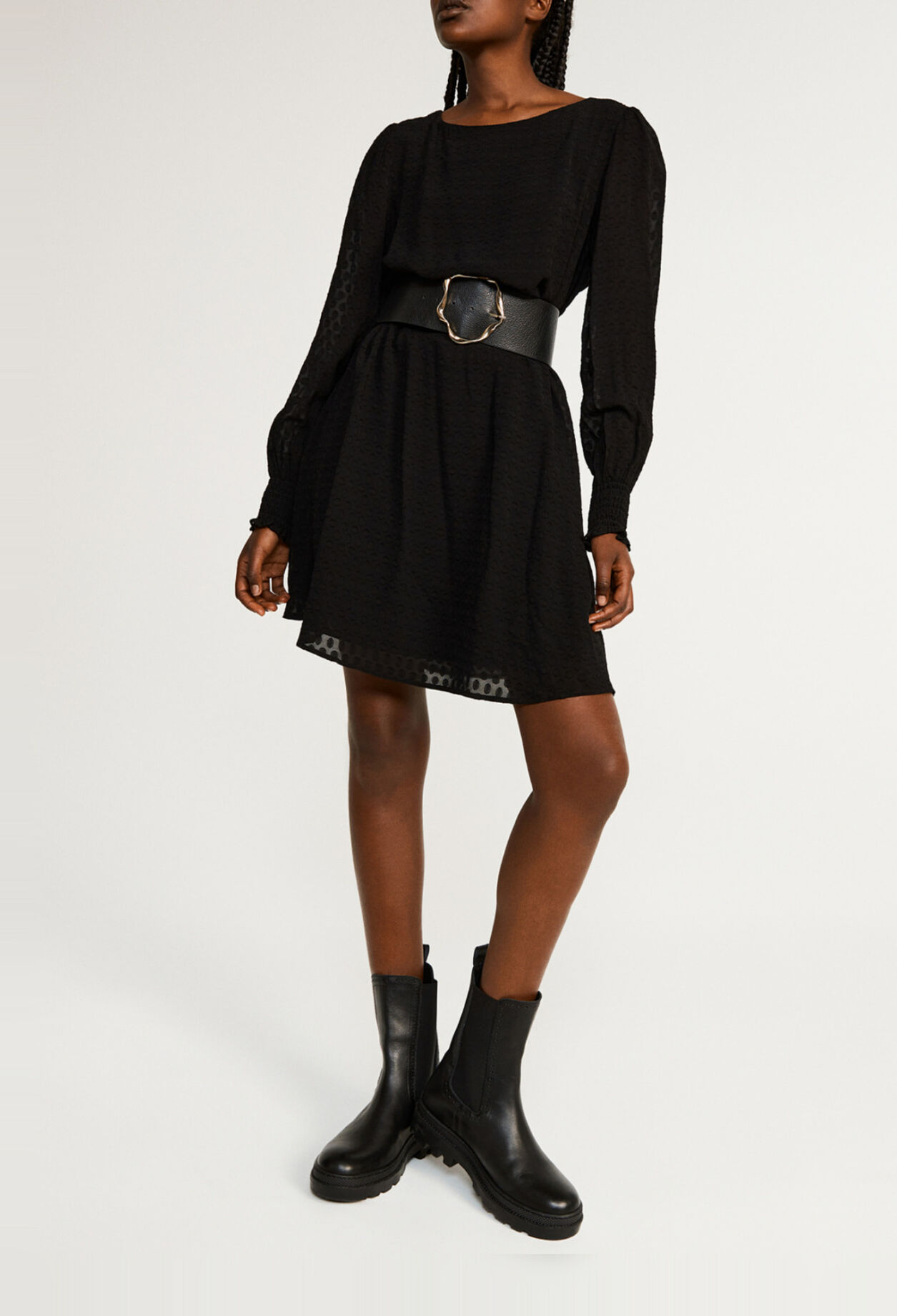 Kurzes schwarzes Kleid