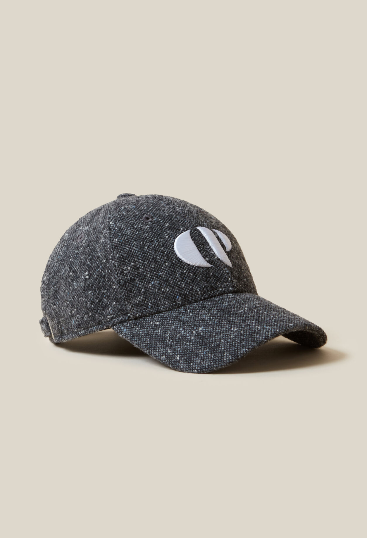 Kappen aus Tweed mit CP-Stickerei