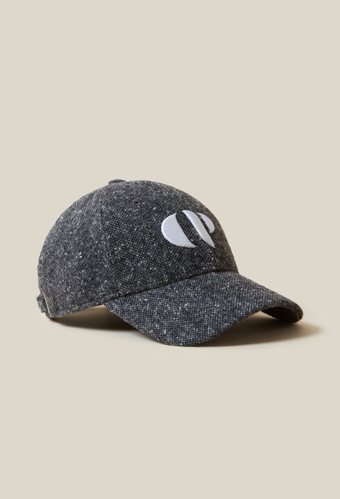 Kappen aus Tweed mit CP-Stickerei