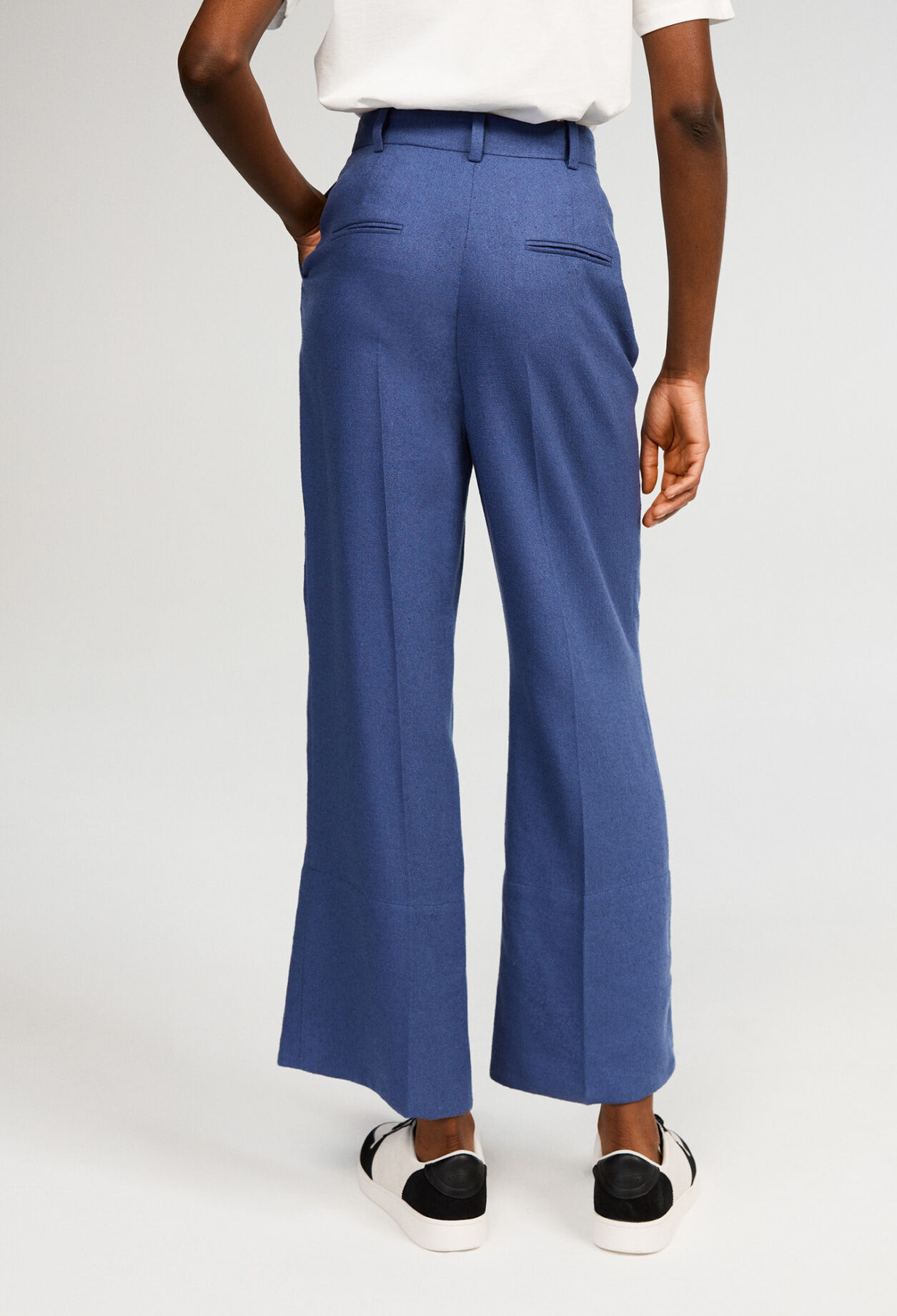 Ausgestellte Hose