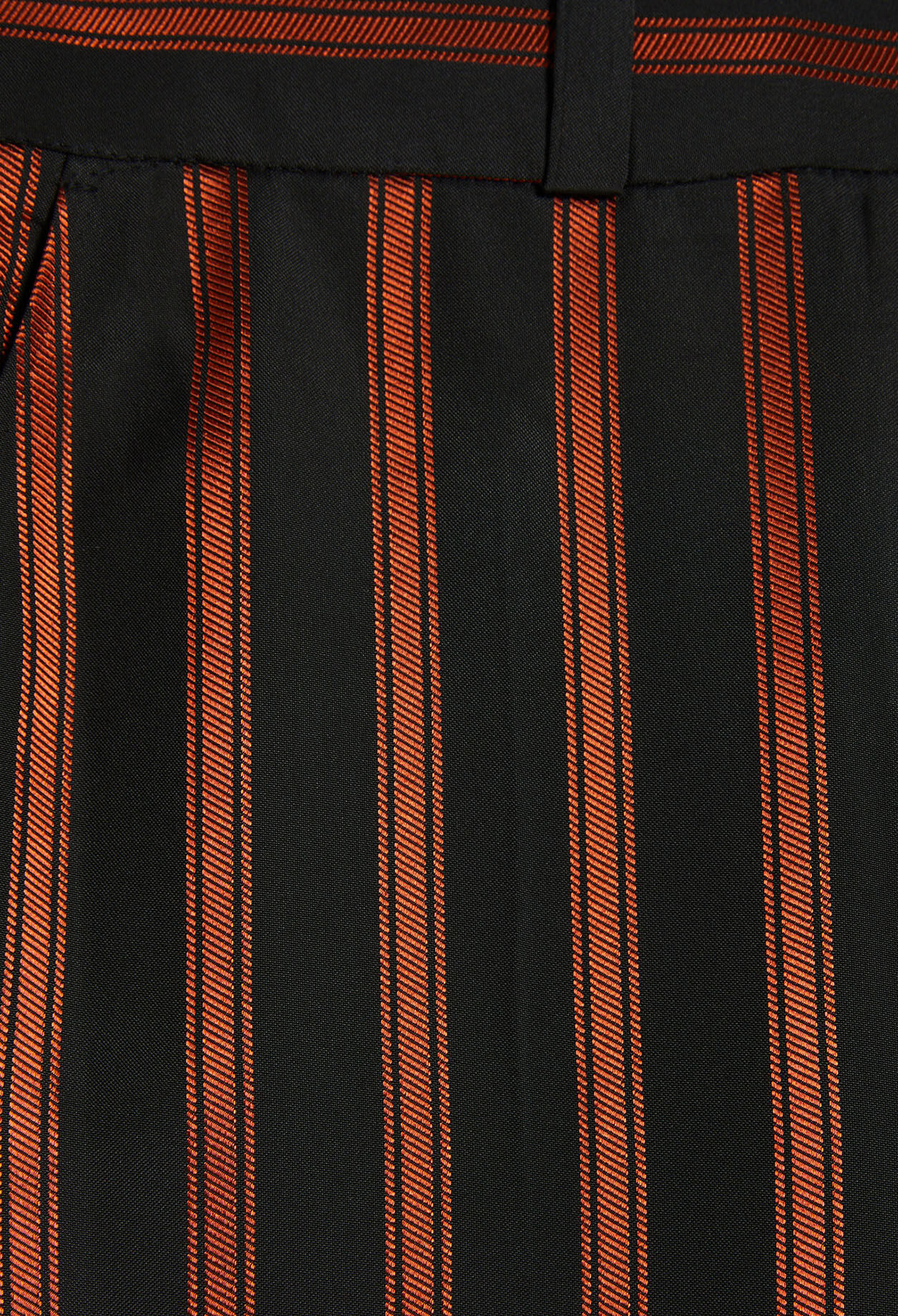 Hose mit hohem Bund