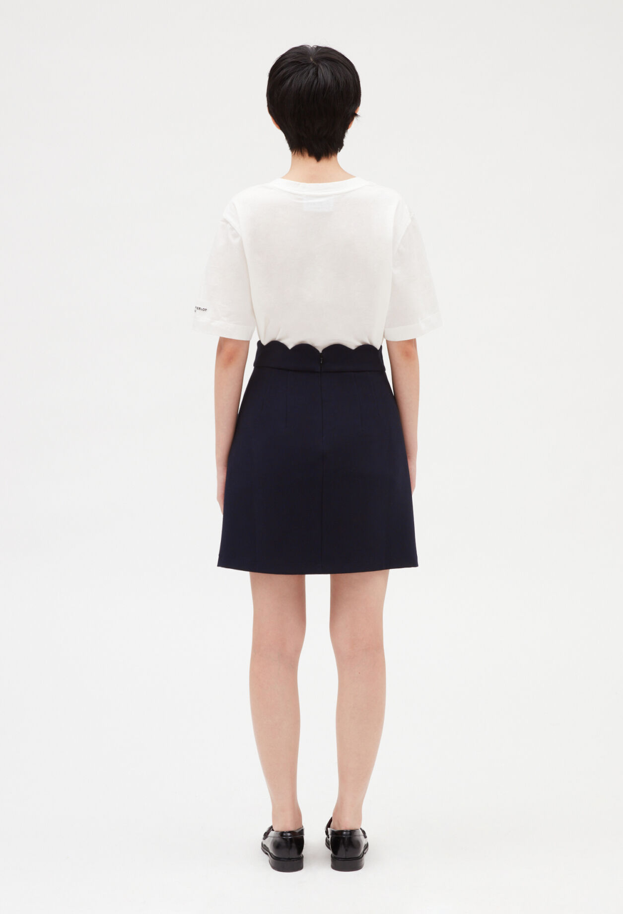 Kurzer Rock mit Muscheldetails