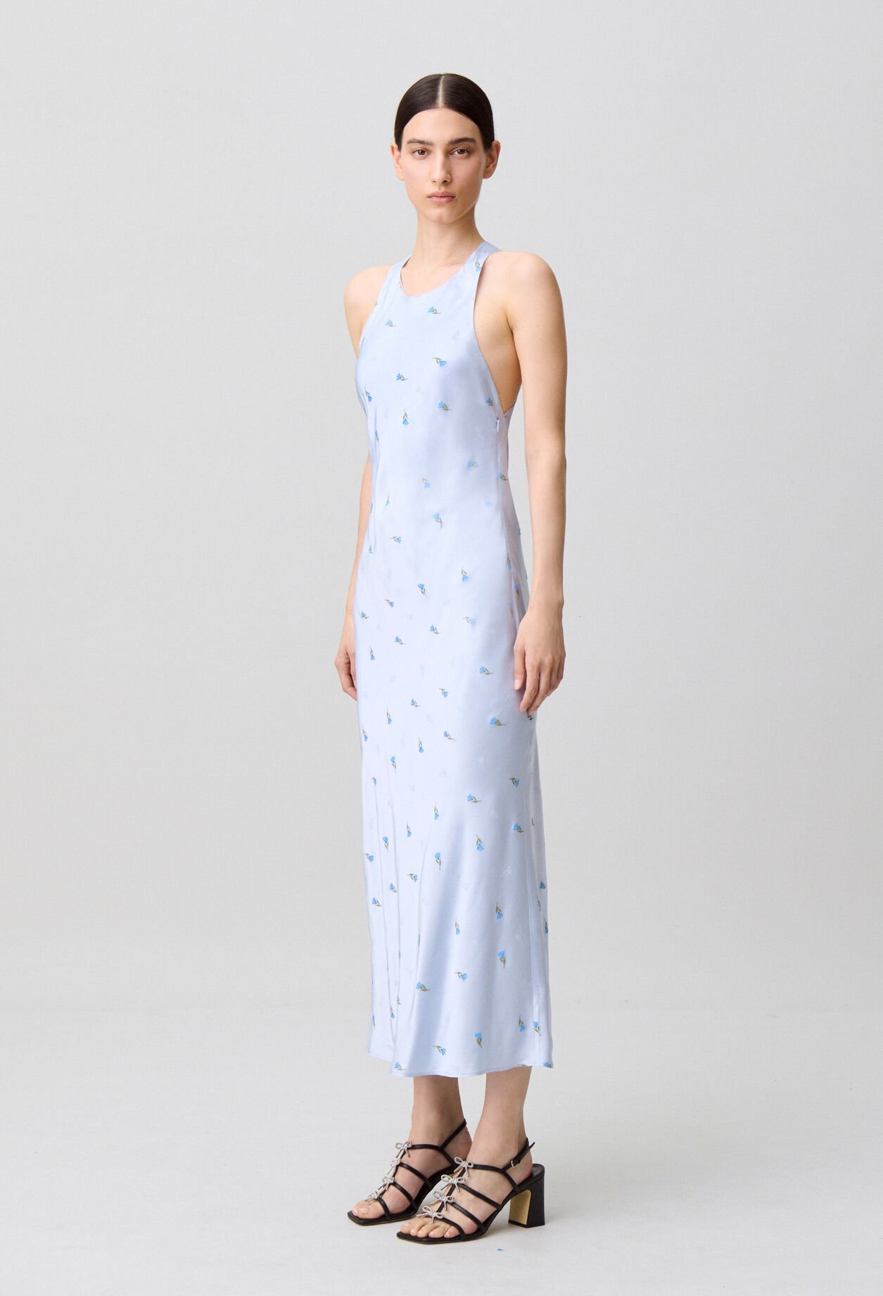 R&uuml;ckenfreies Satinkleid