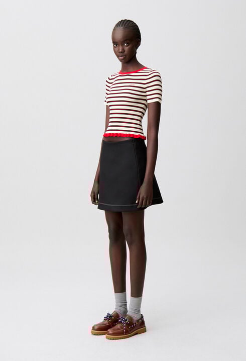 Dreifarbig gestreiftes T-Shirt