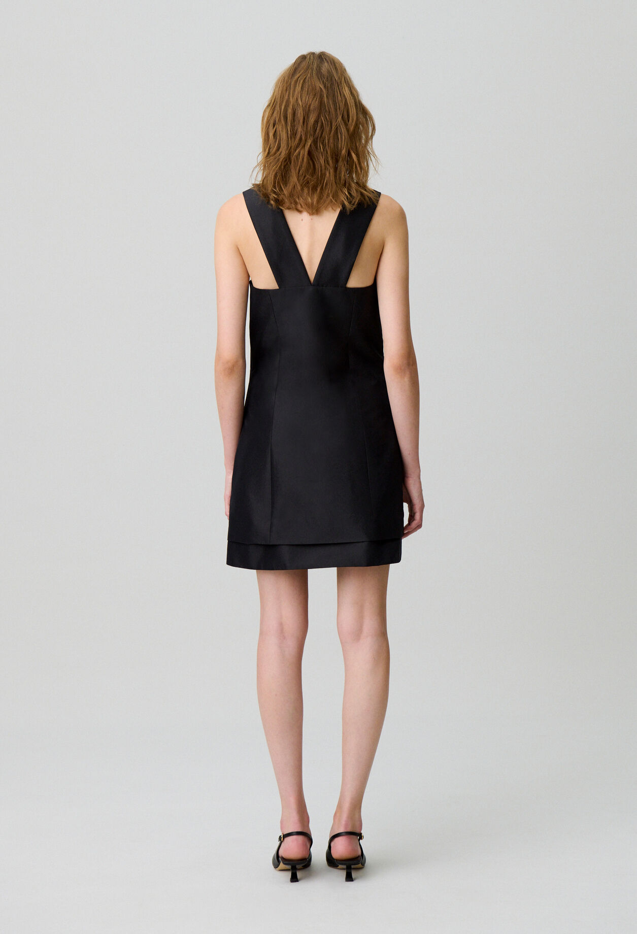 Kurzes Kleid mit Schleife