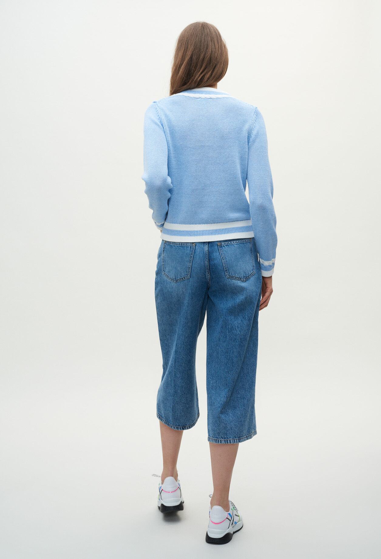 Hellblauen Leinenpullover