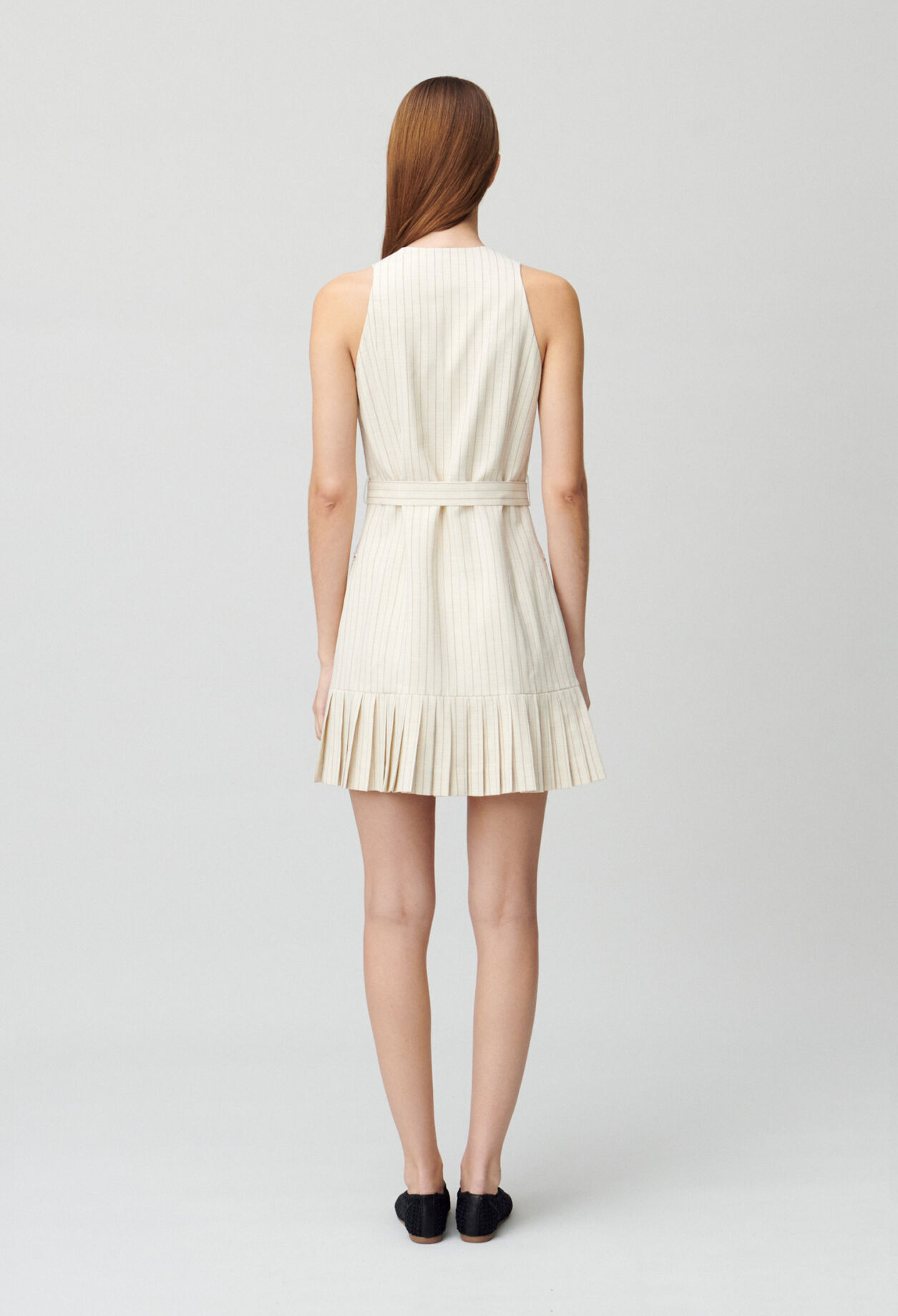 Gefaltetes kurzes Kleid