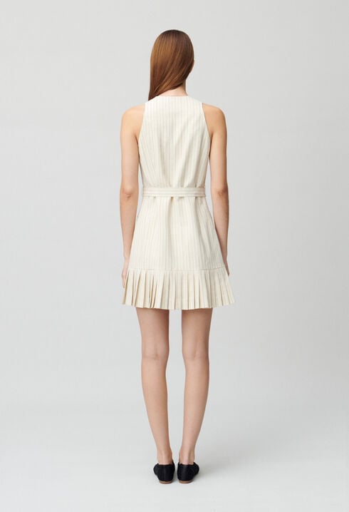 Gefaltetes kurzes Kleid