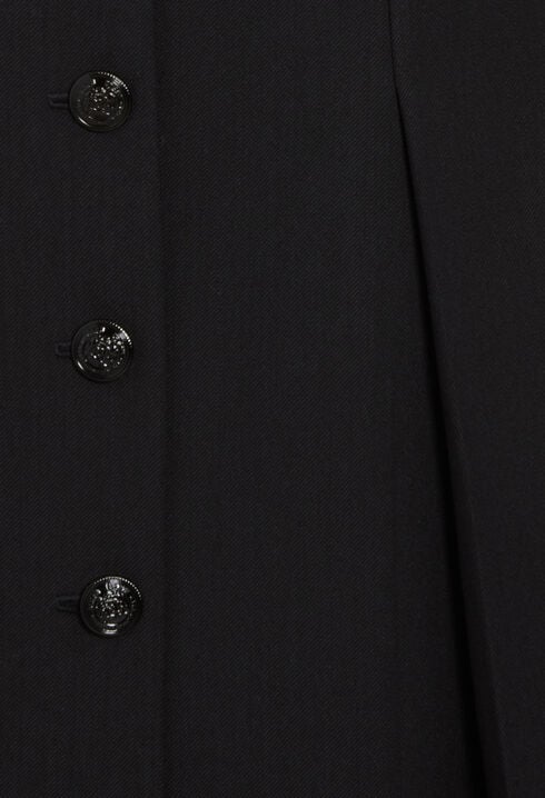 Kurzes trägerloses schwarzes Kleid