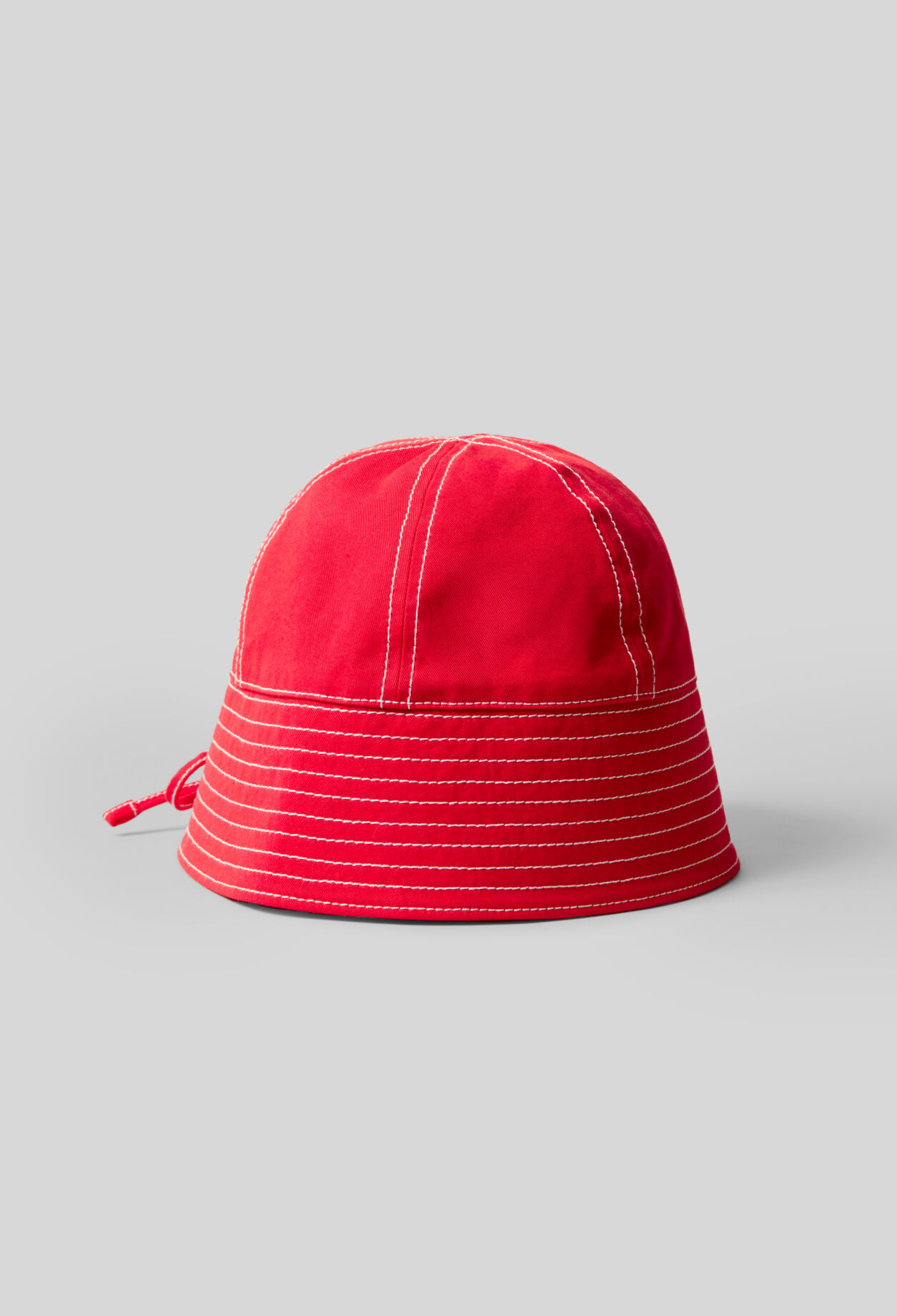 Bob mit kontrastierenden Ziernähten