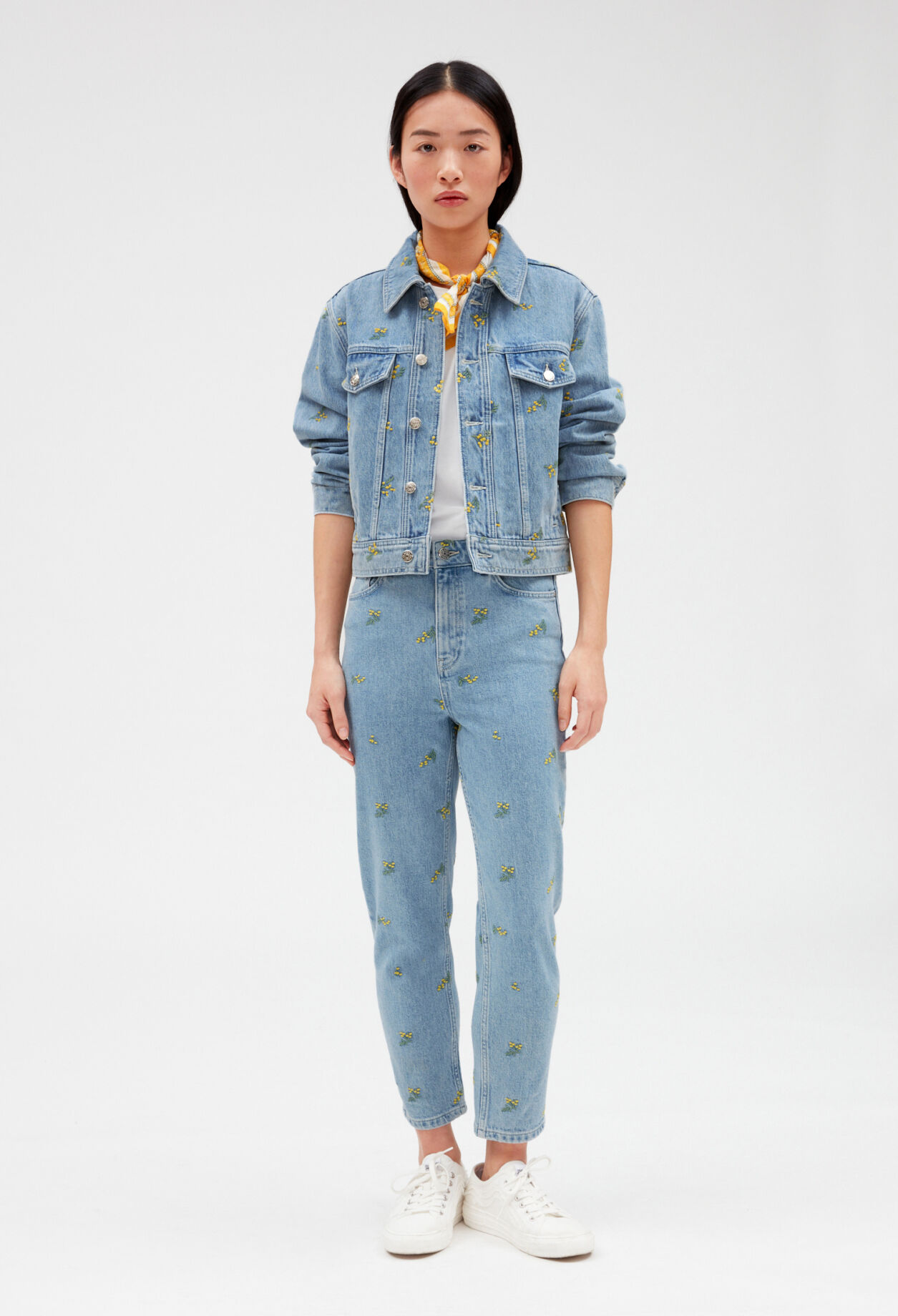 Jeansjacke mit Stickerei, Mimose