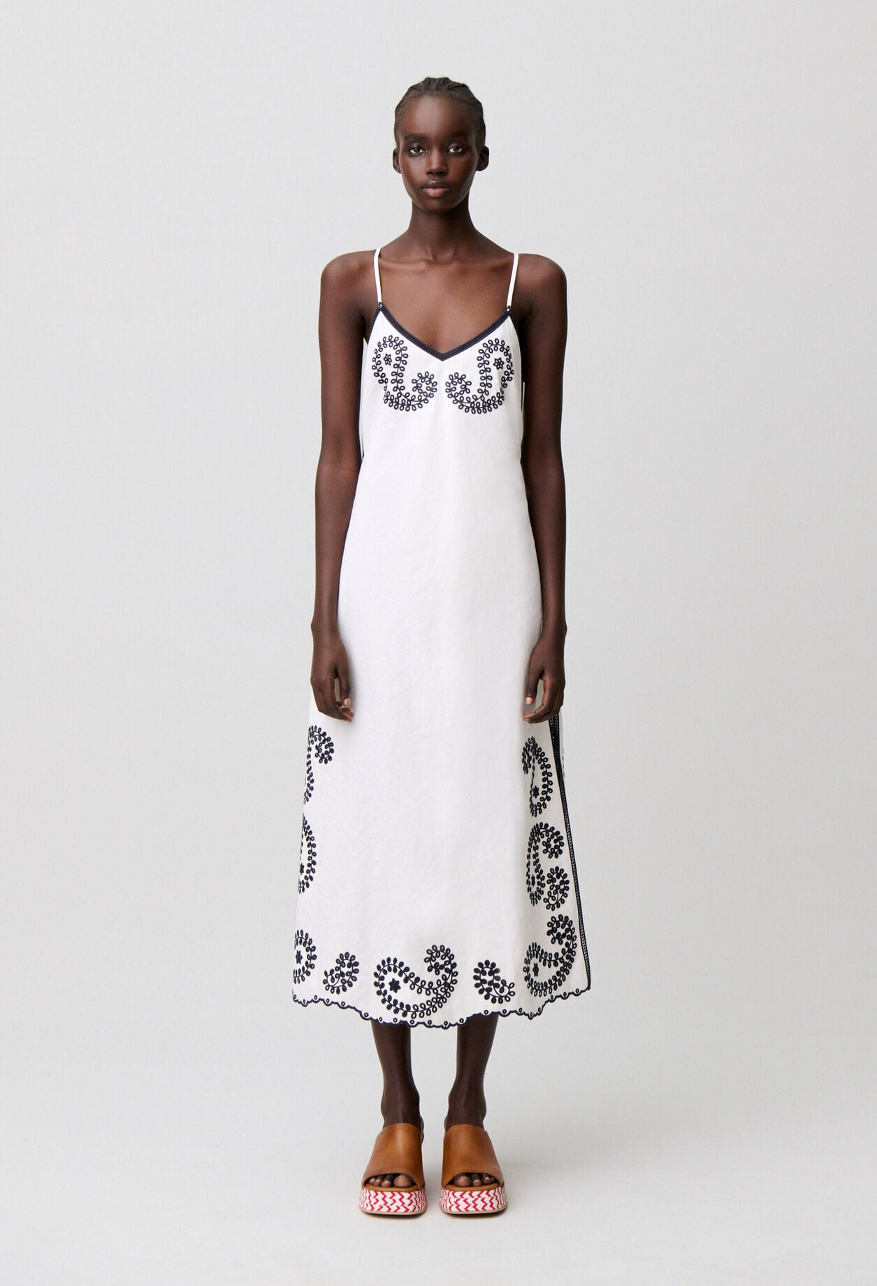 Kleid mit Lochstickerei