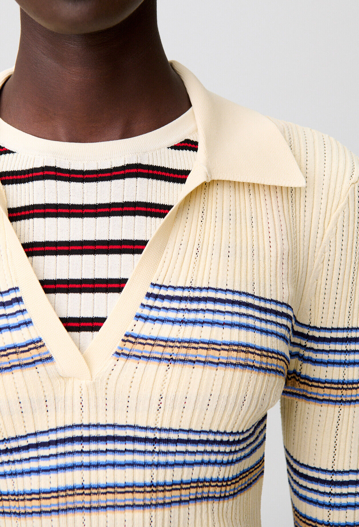 Stricktop mit bunten Streifen