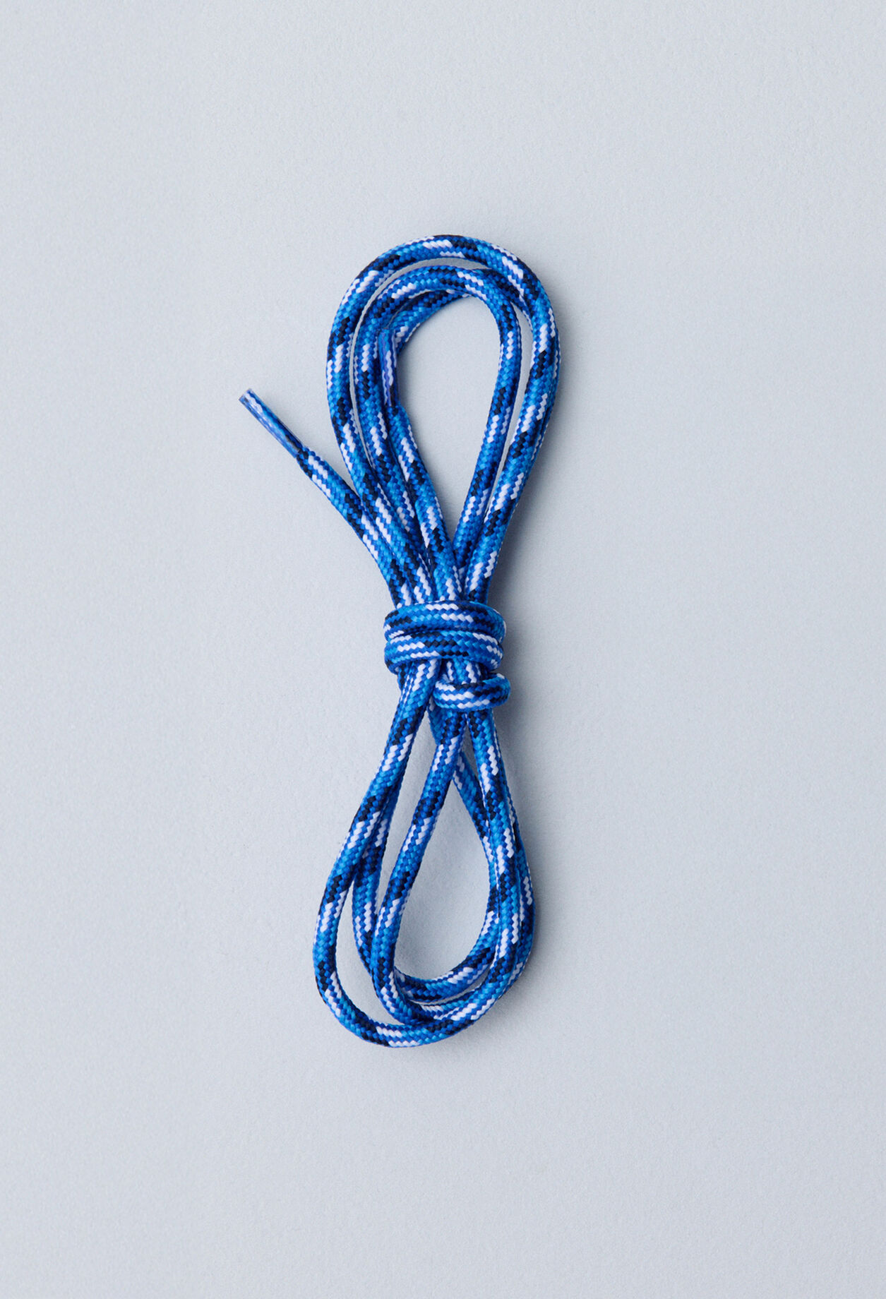 Paar weiße Schnürsenkel