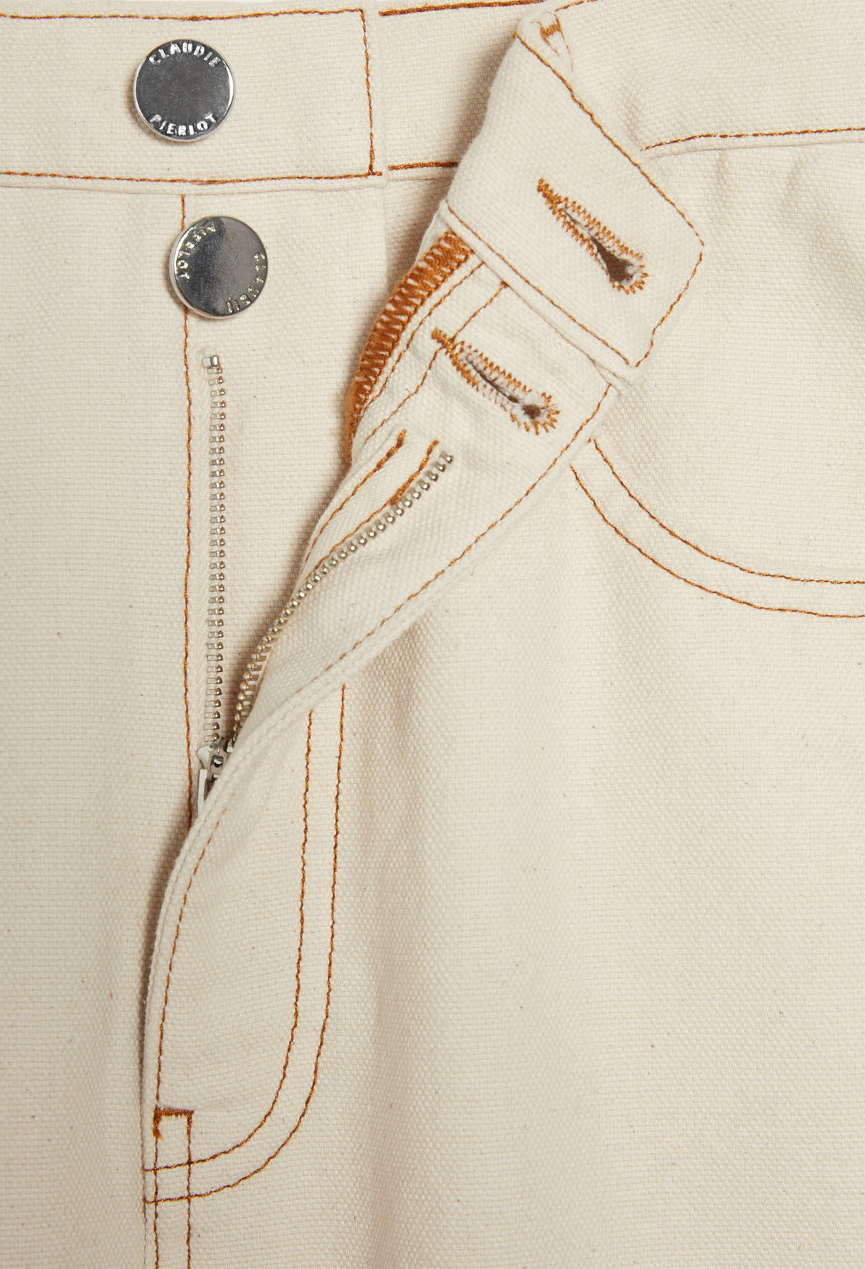 Beigefarbene Jeans aus Ecowash-Denim.