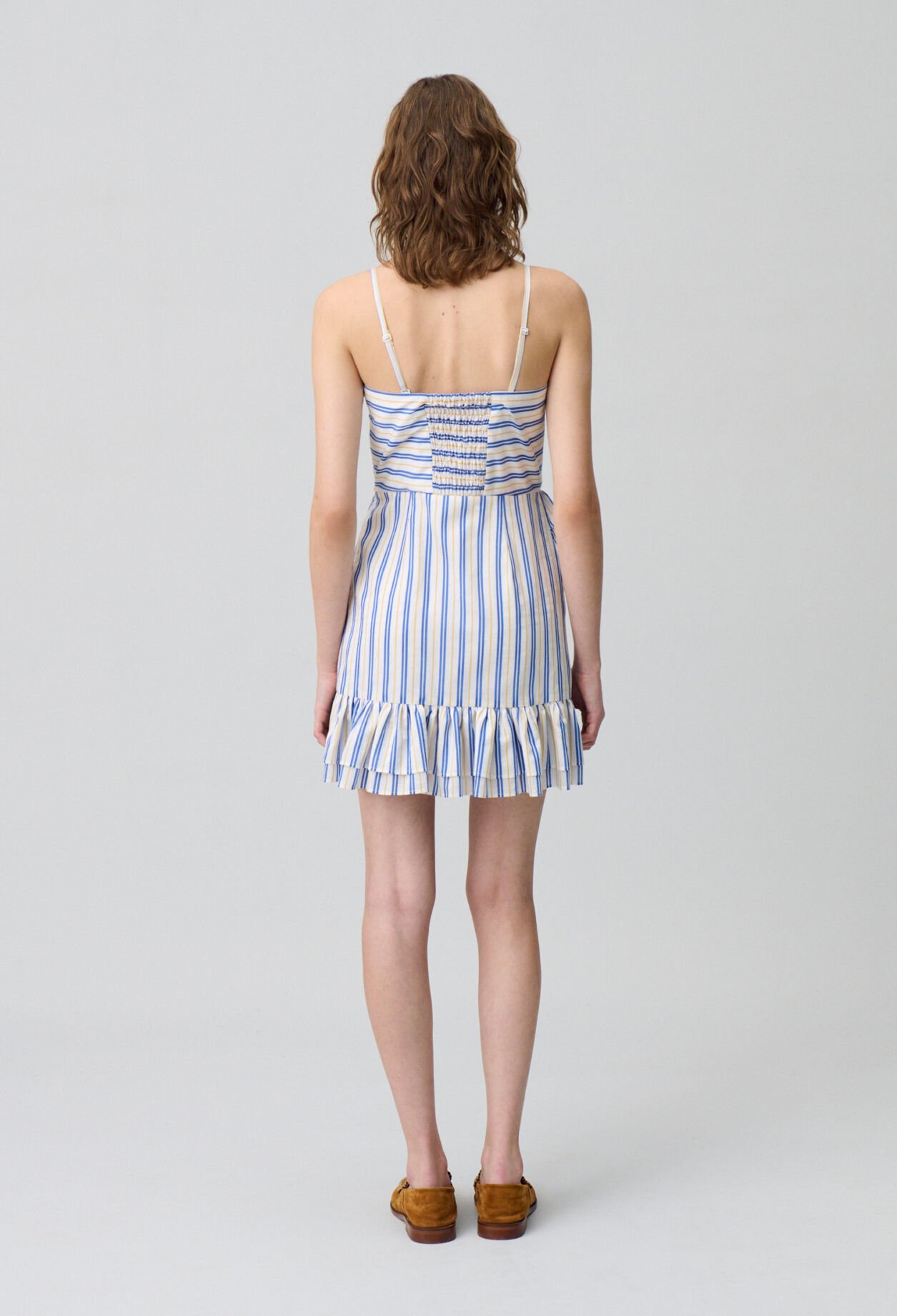 Kurzes Kleid mit Rüschen