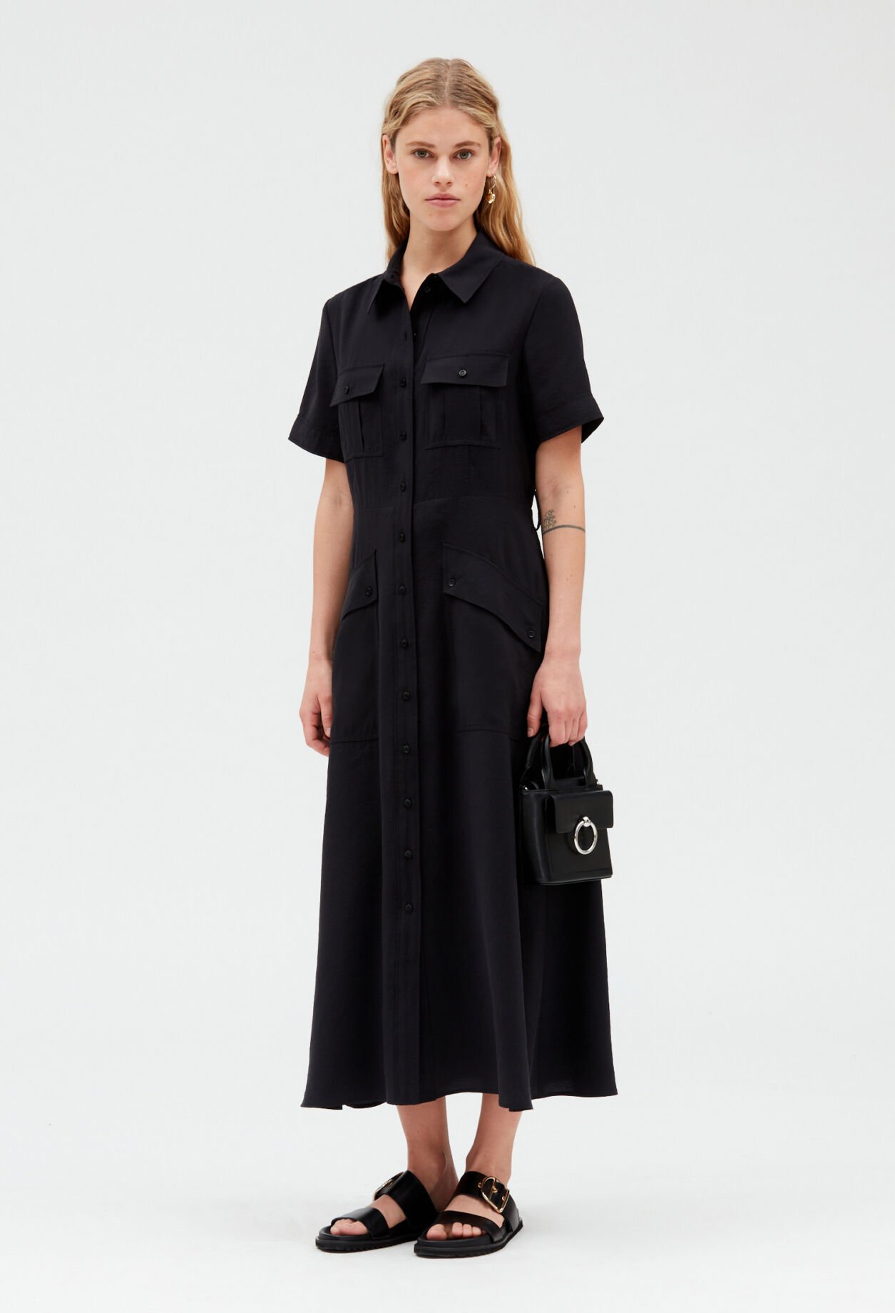 Fließendes kurzärmeliges Midikleid 